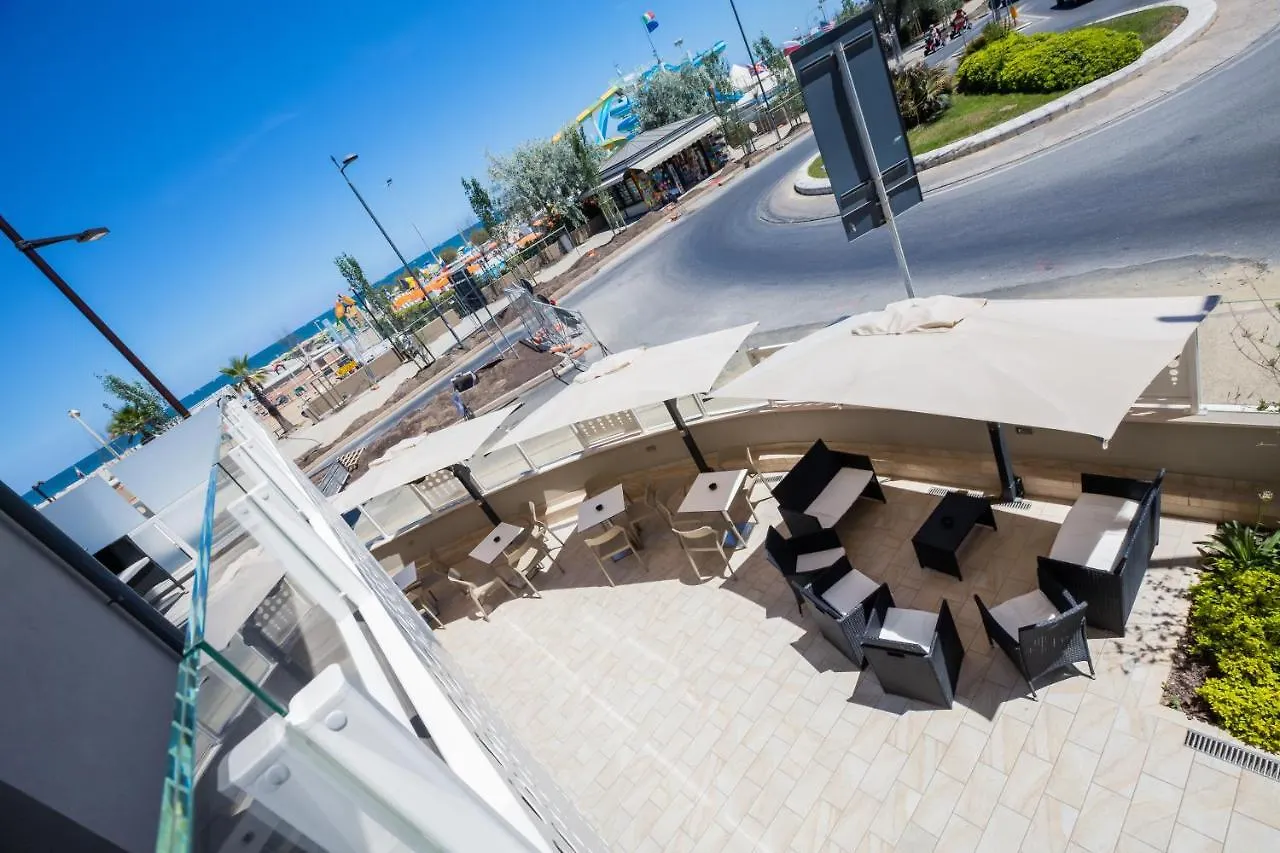 Hotel Baby Rimini 4*,